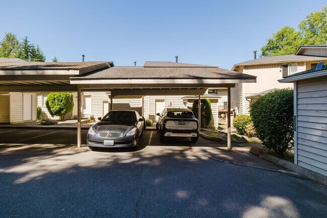 Building Photo - Desireable End Unit, Bremerton Triplex - A...