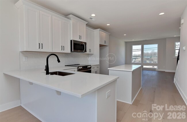 Building Photo - 2204 Northend Dr