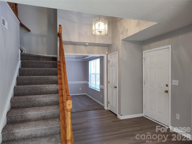 Building Photo - 10000 Dunfries Rd