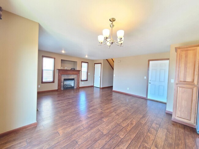 Building Photo - $2,200 -  3 Bed / 2.5 Bath Beautiful Spokane Valley House