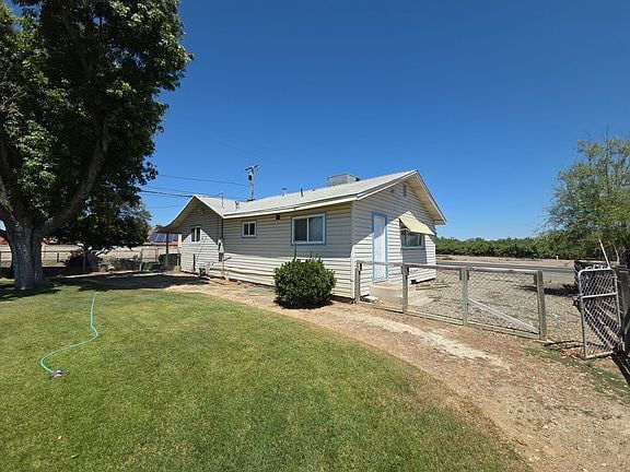 Building Photo - Charming 2 bedroom 1 bathroom home
