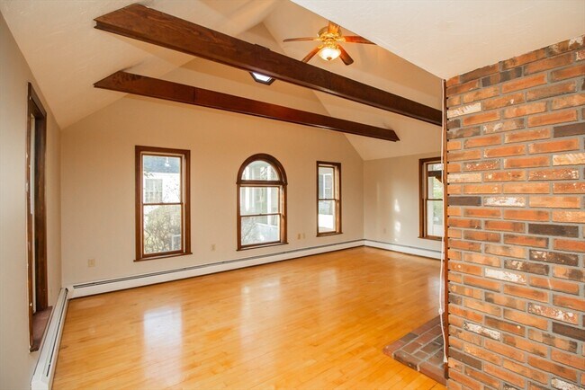 Building Photo - 13 Hartford Ave E