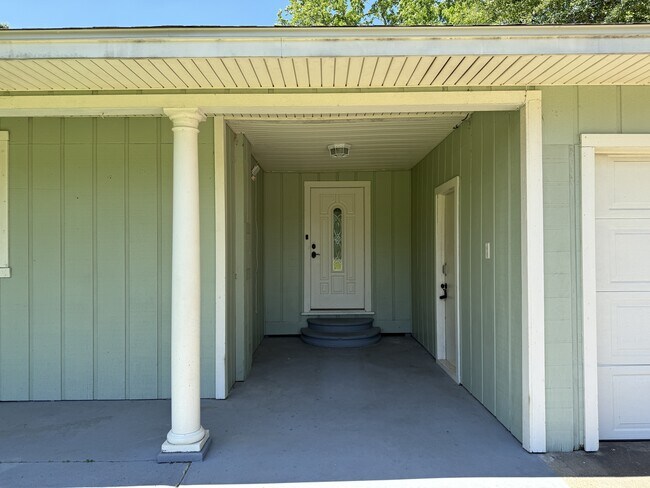 Building Photo - 165 Dogwood Ln