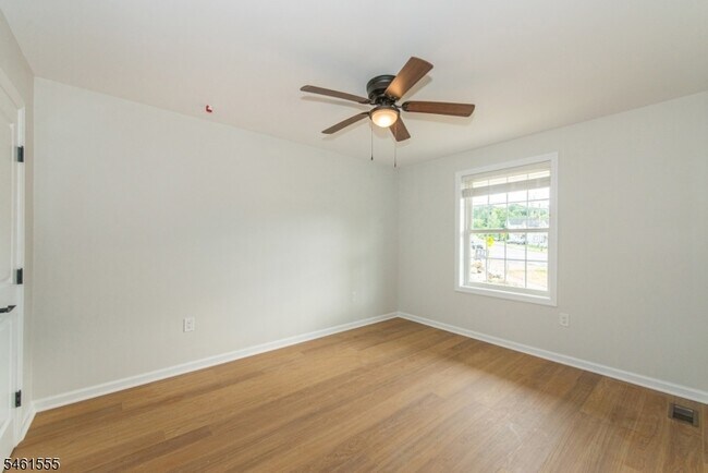 Building Photo - 39 Ledgewood Ave