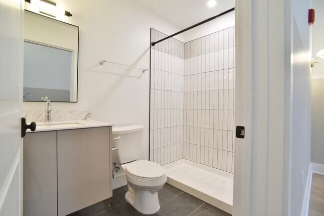 Building Photo - 30 W Broad St