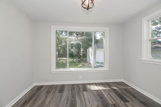 Building Photo - Fully Updated Home For Rent in Euclid