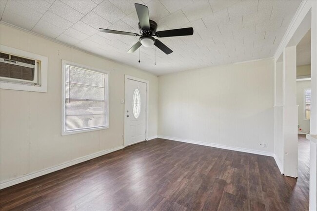 Building Photo - 3811 Dunn Ave