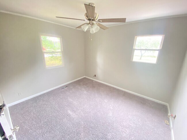 Building Photo - Fully Renovated 3bed/1ba House in 2021 located in North Kannapolis off Hwy 29