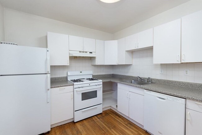 Building Photo - 40 Montfern Ave
