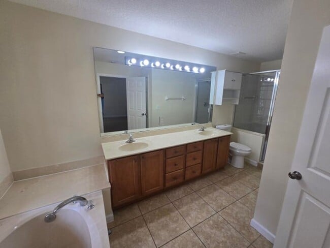 Building Photo - 8017 Murano Cir