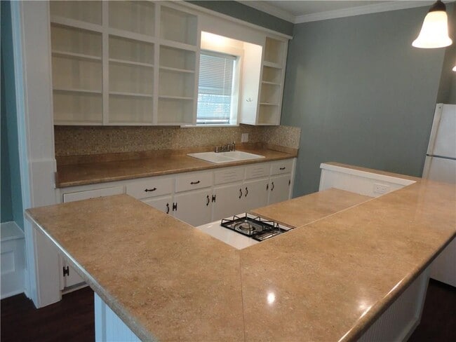 Building Photo - 200 E 33rd St