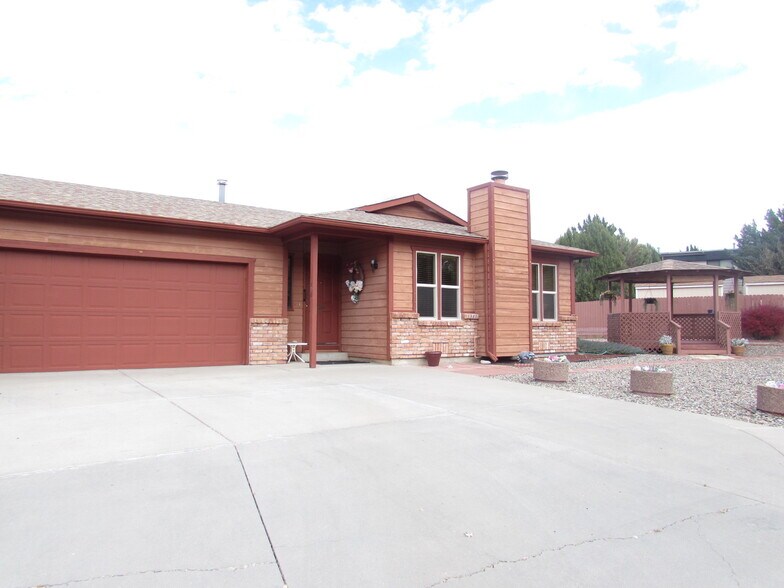Primary Photo - 520 Rado Dr