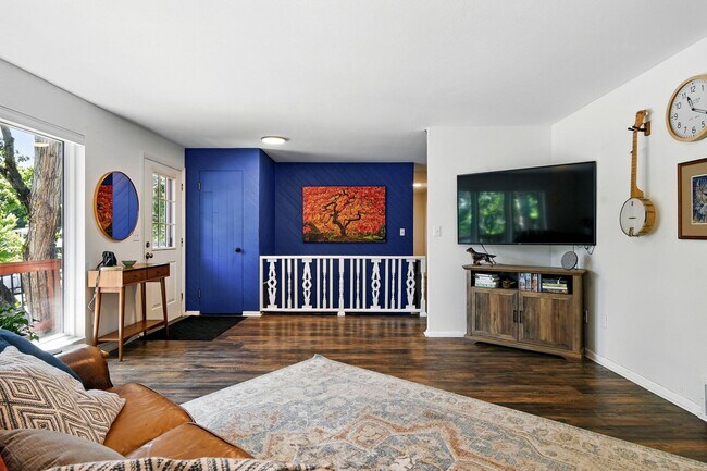 Building Photo - Fabulous 4 BR 3 bath home with fenced back...