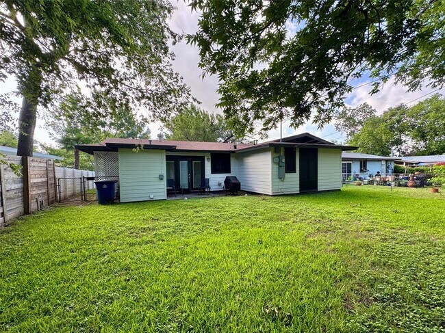 Building Photo - 6406 Kenilworth Dr