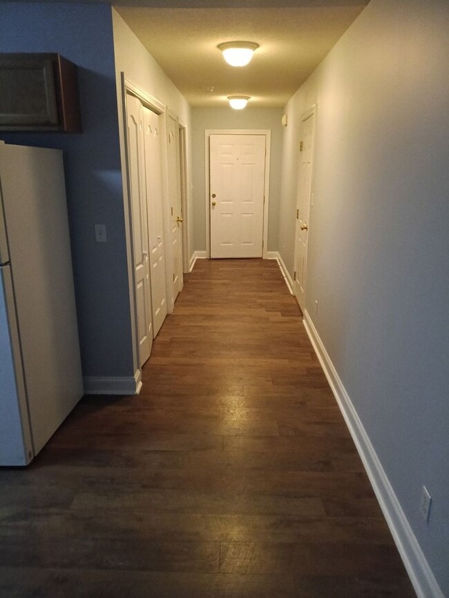 Building Photo - Knoxville 37912 - 2 bedroom, 2 bath condo with a 1-car garage - Call Lisa Vineyard and Shannon Ru...