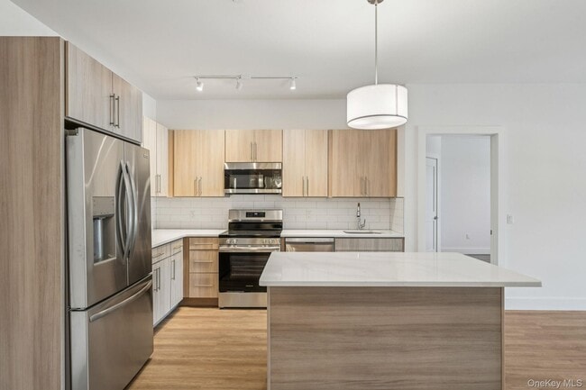 Building Photo - 4180 Sunrise Hwy