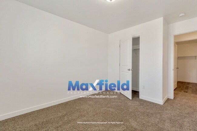 Building Photo - Beautiful Townhouse in Draper - 3 BD 2.5 BA 2 GA - 2250 Square Feet
