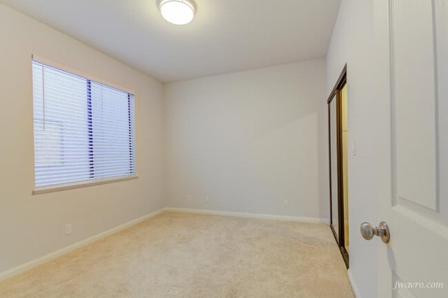 Building Photo - 465 35th Ave