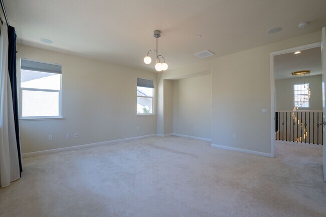 Building Photo - 3625 Blue Bird Dr