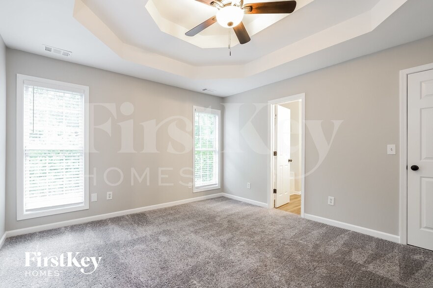 Building Photo - 660 Rosebud Ln