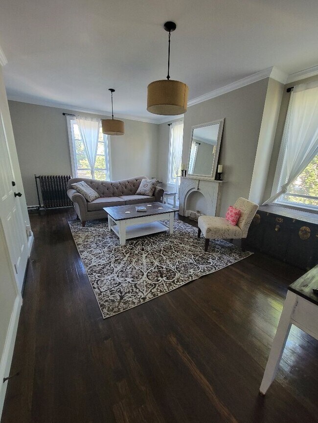 Building Photo - 107 Munroe St