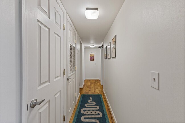 Building Photo - 515 Basswood Ave