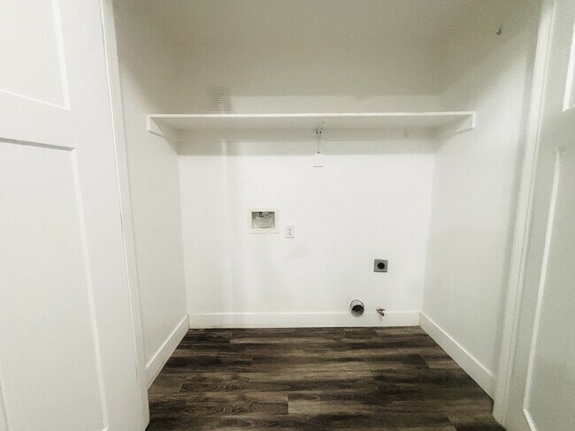 Building Photo - 11528 4055 W