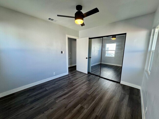 Building Photo - 4139 Gaviota Ave