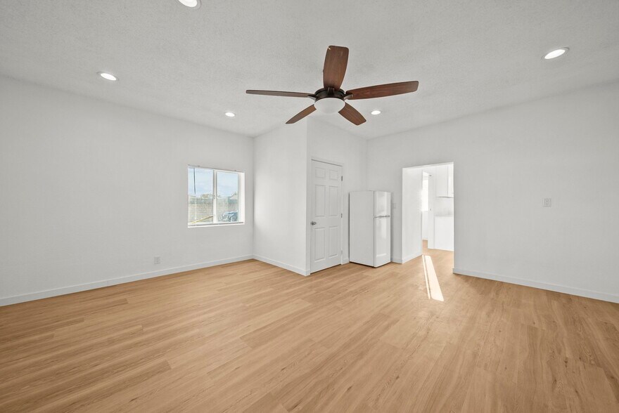 Building Photo - 8647 Corbin Ave