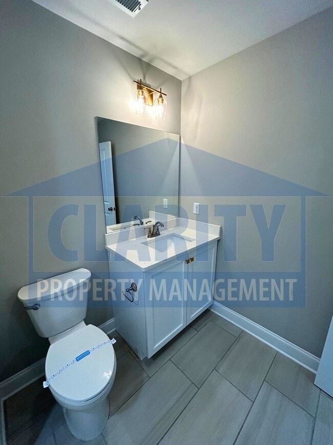 Building Photo - Modern two bedroom townhome!
