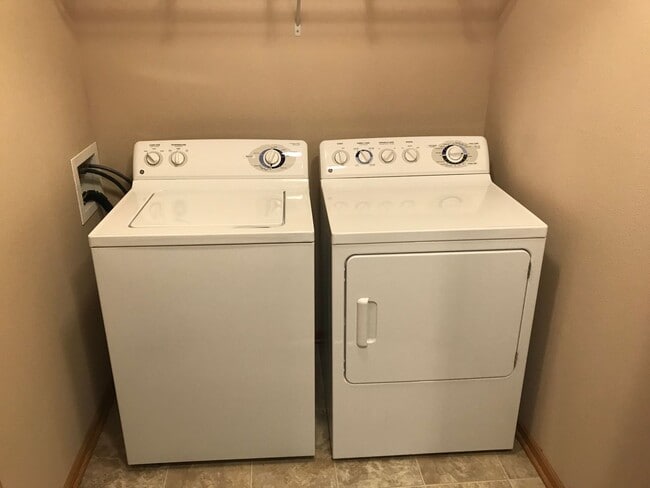 Building Photo - 3720 Tiverton Ct.