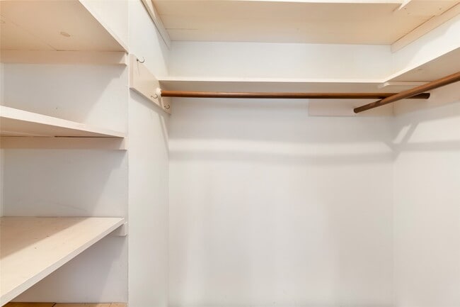 Building Photo - 2722 Foliage Green Dr