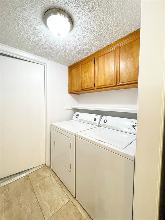 Building Photo - 13897 Hollowgreen Dr