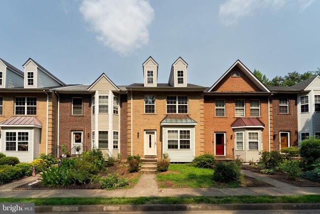 Building Photo - 413 Lakeview Ct