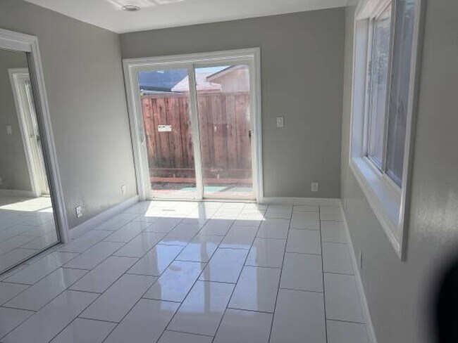 Building Photo - 1094 Saddlewood Dr