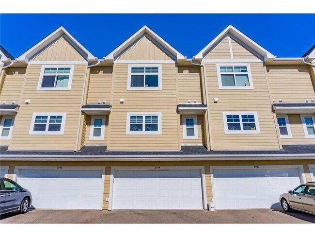 Building Photo - 2952 Clover Ridge Dr