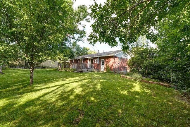 Building Photo - 390 S 36th St