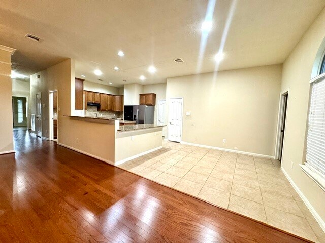 Building Photo - 2714 Brahman Dr