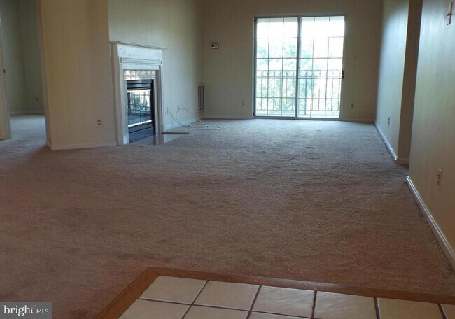 Building Photo - 1100 Quaker Hill Dr