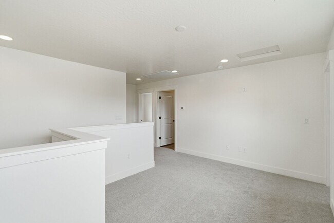 Building Photo - 5690 S Weehawken Ln