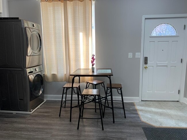 Primary Photo - 2047 S 19th St