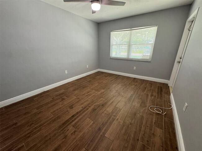 Building Photo - 315 SE 23rd Ave