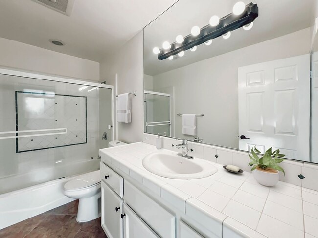 Building Photo - 2490 Birchwood Way