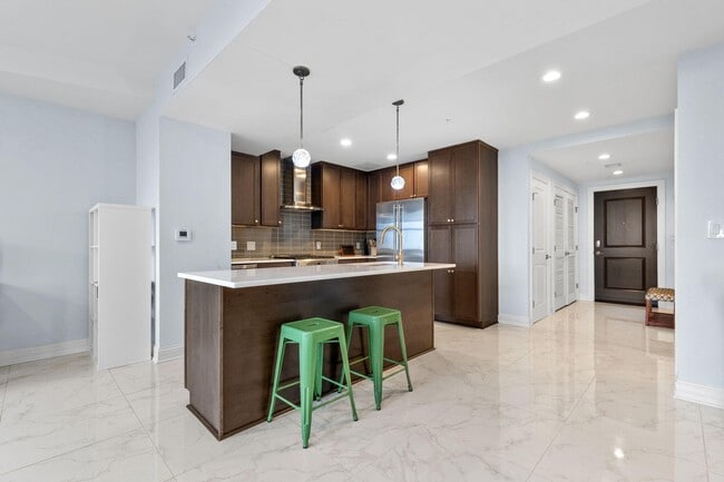 Building Photo - 50 W Broad St