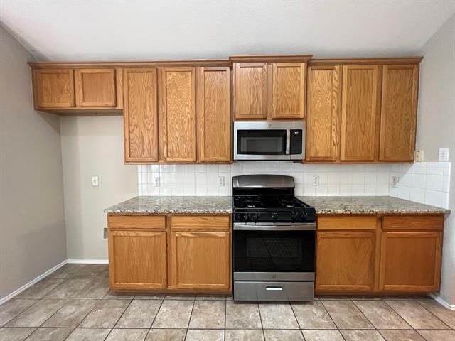 Building Photo - 217 Willowlake Dr
