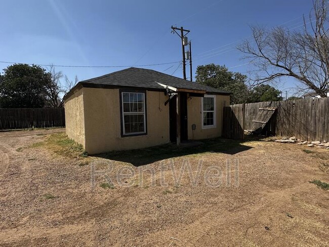 Building Photo - 316 46th St