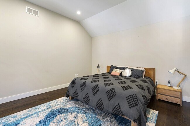 Building Photo - 265 Jackson St