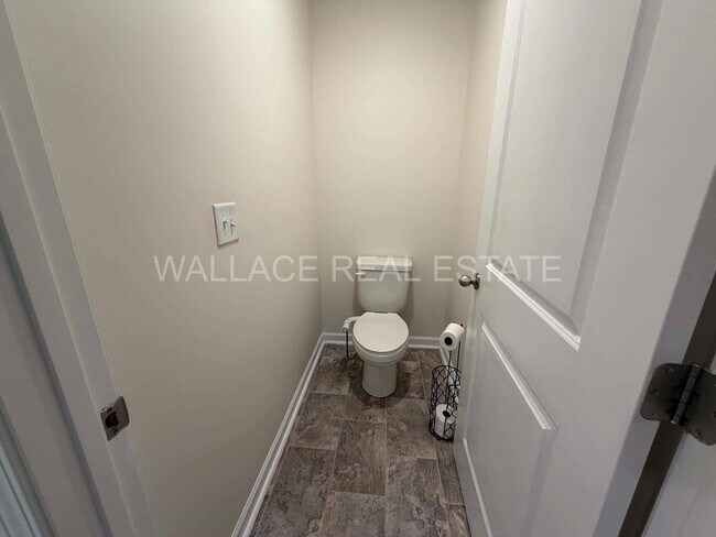 Building Photo - FIVE BEDROOM HOUSE IN FARRAGUT/HARDIN VALLEY AREA!!