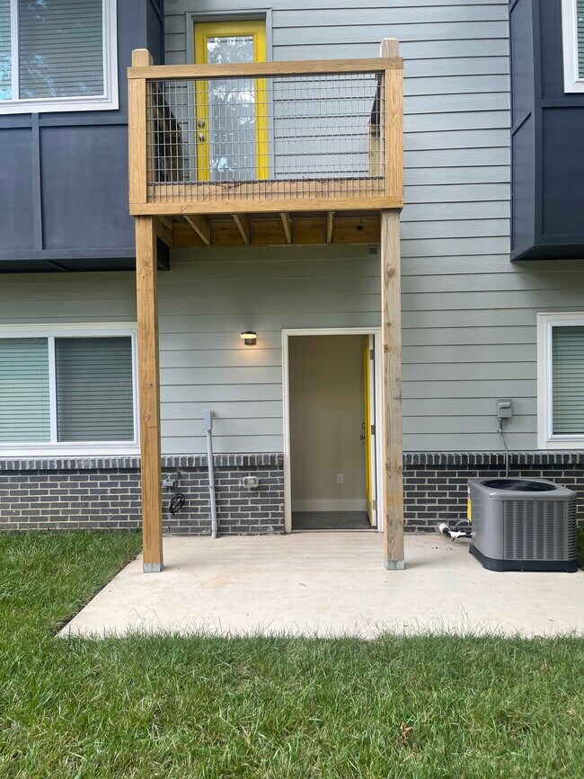 Building Photo - 1425 Oakland Ave