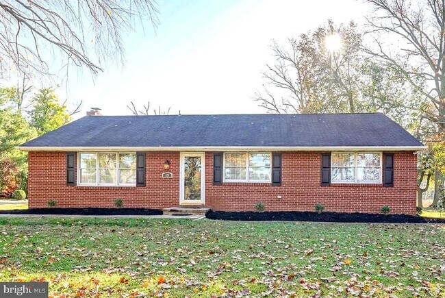 Building Photo - 123 Thies Rd